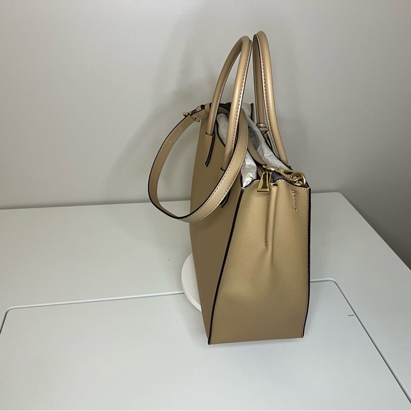BNWT Michael Kors Large Mercer tote in Camel - Picture 10 of 13